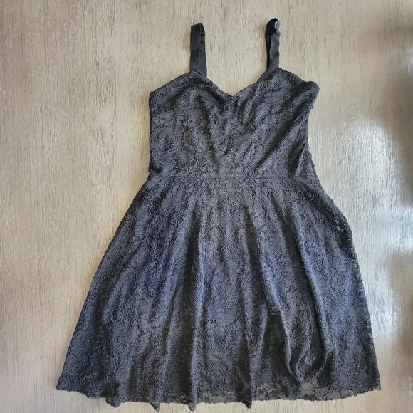 Free‎ People Black Lace Mini Dress with Flocked Navy Blue Velvet Size Small - Picture 4 of 15